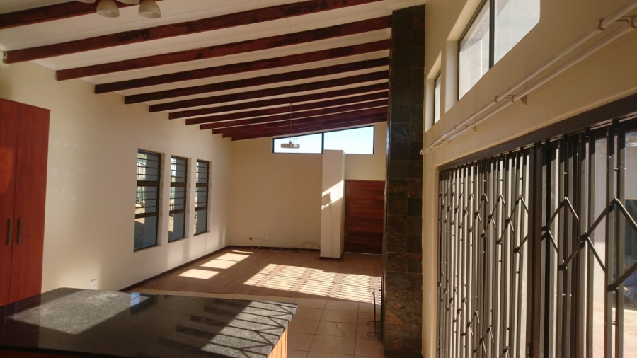 To Let 3 Bedroom Property for Rent in Hillside Free State